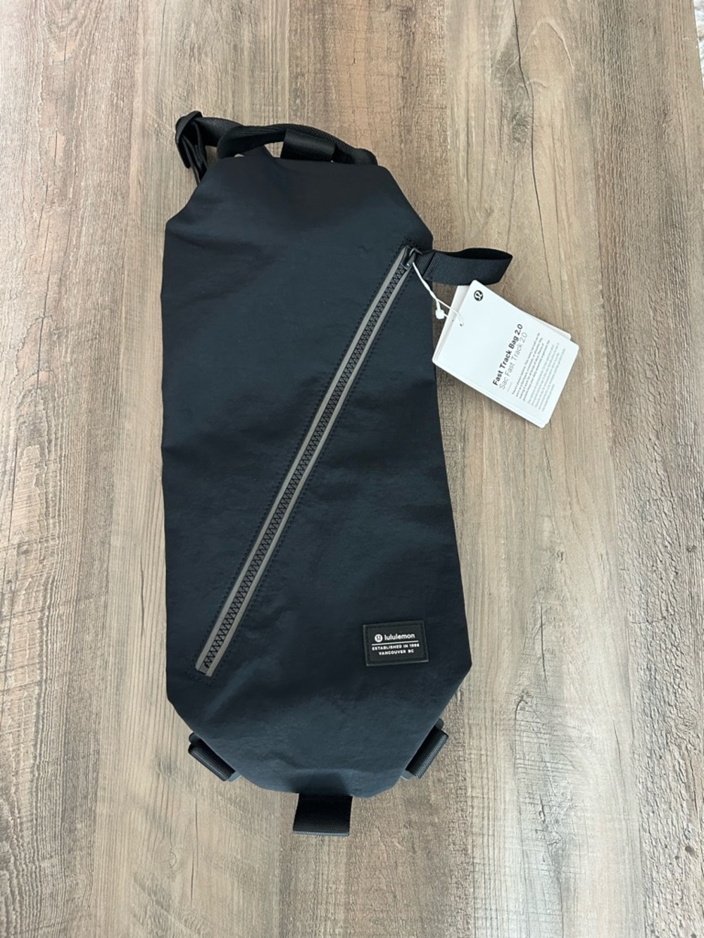 NWT Lululemon Fast Track Bag 2.0 *black*
